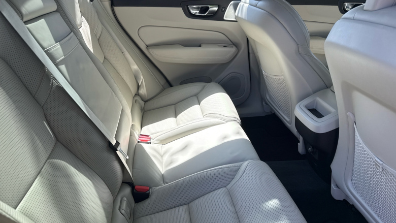 Volvo Xc60 2.0 D5 PowerPulse Inscription Pro 5dr AWD G tronic Diesel Estate